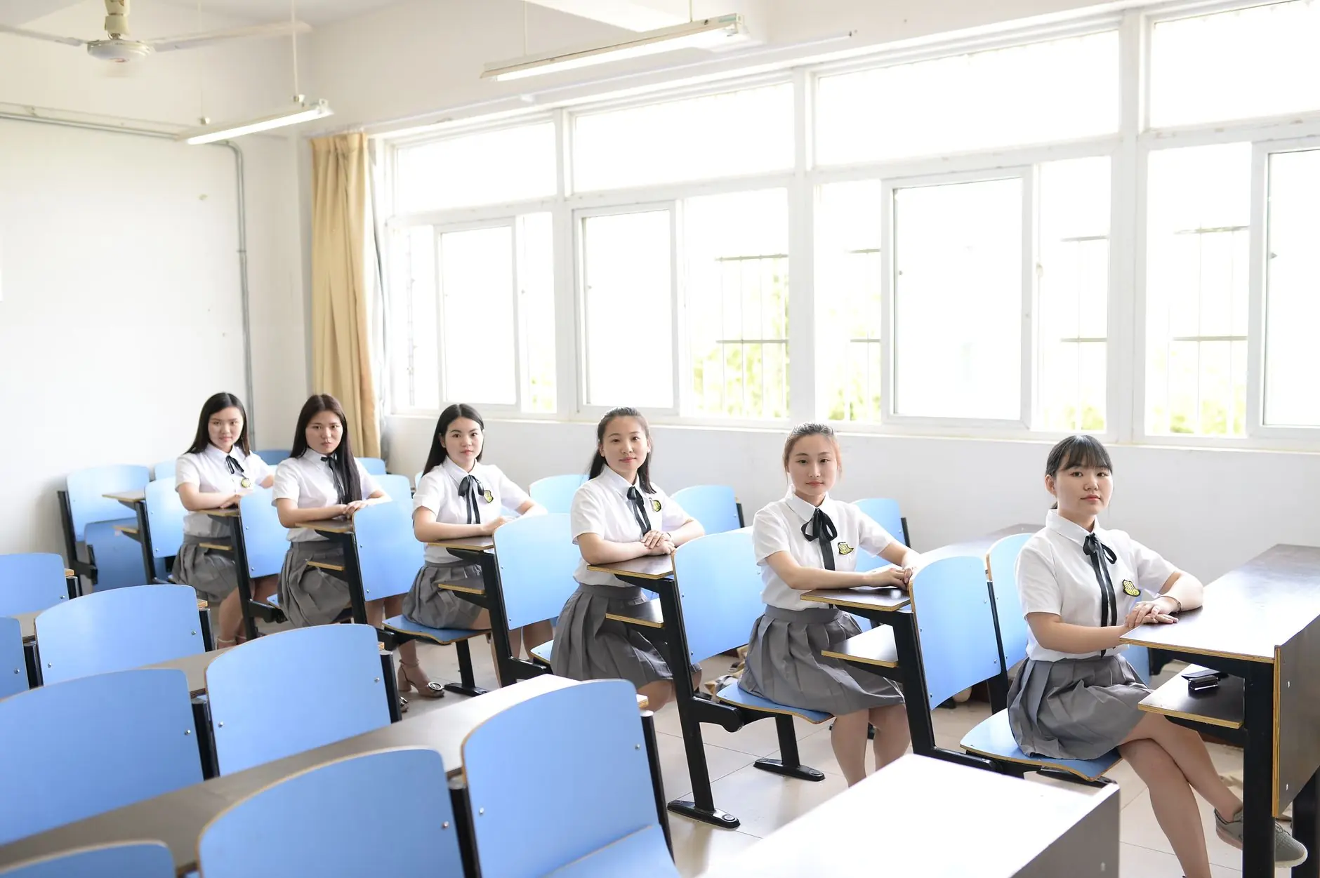 九龙坡区舞台妆造定制方案：演艺人员形象设计的专业思路封面图