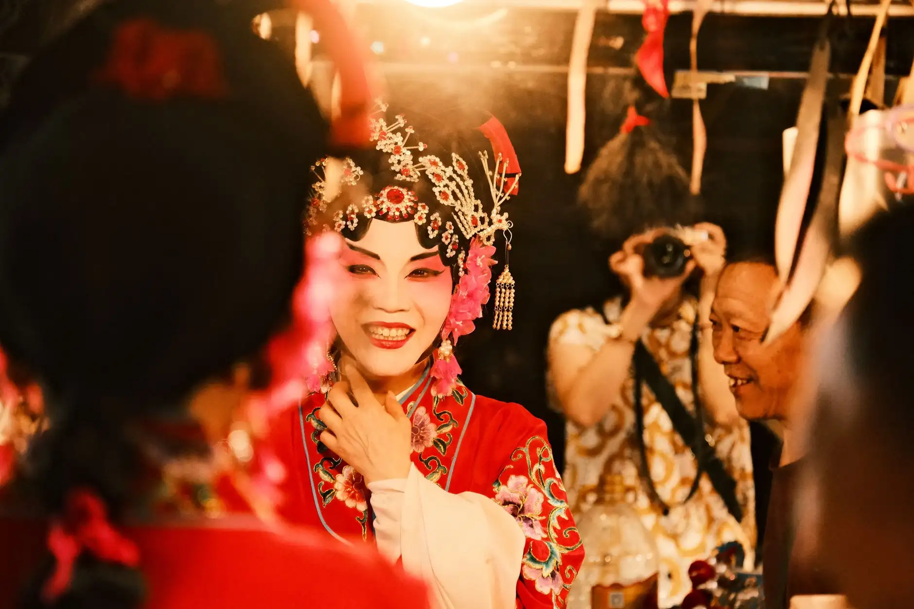 舞台妆造与新娘跟妆的差异对比及选型建议正文配图 1