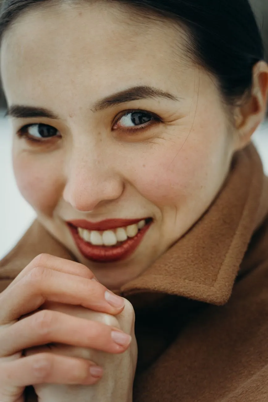 重庆新娘跟妆与舞台妆造中底妆持妆技术的差异解析