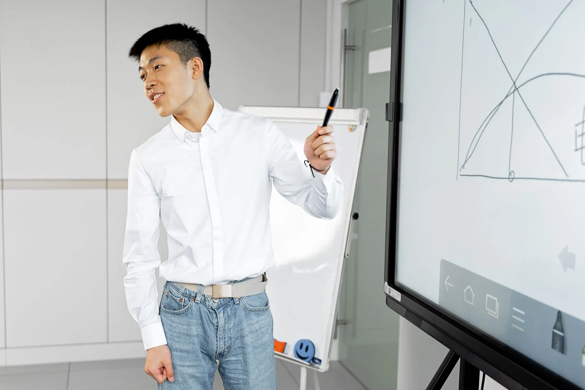 2025年新娘跟妆行业技术标准更新要点解读