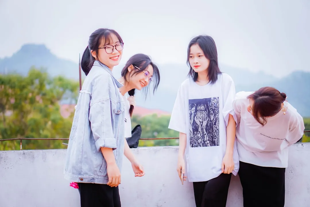 舞台妆造与新娘妆的差异分析及定制方案封面图